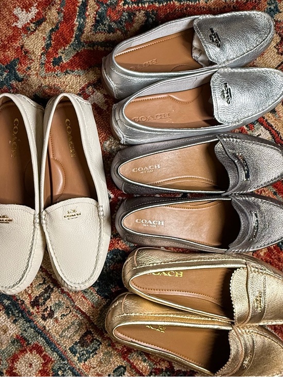 Coach SILVER ONLY with emblem leather flats.  Like new condition size 8 - Picture 2 of 5